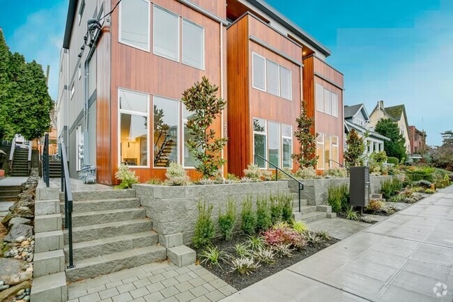 Building Photo - ULTRA-MODERN Townhome w/AC and Views in th...