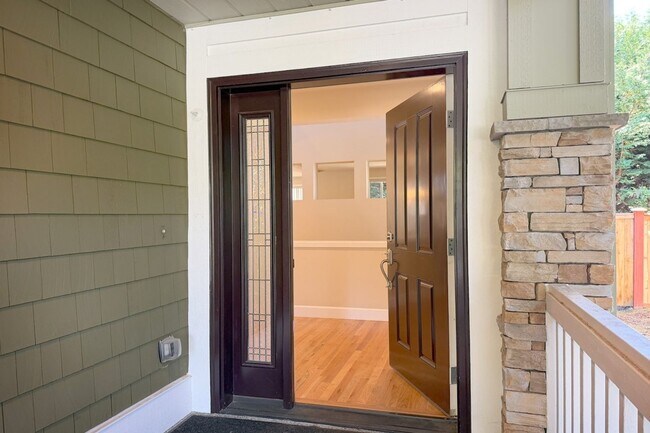 Photo - 5Bd/2.75Ba Sammamish Home