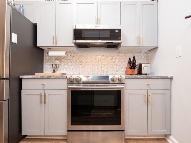 kitchen stove area - 500 Bucksley Ln Unit 107