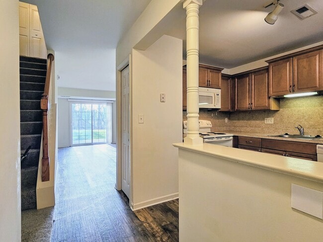Photo - 17 Ramsgate Ln