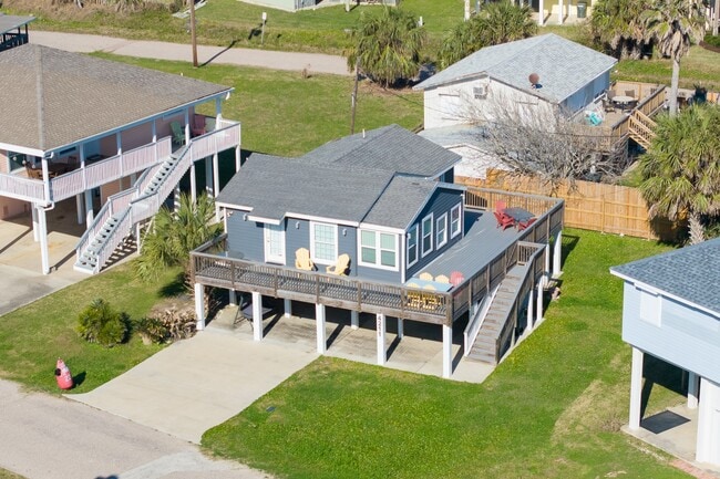 Building Photo - 4211 Surf Dr