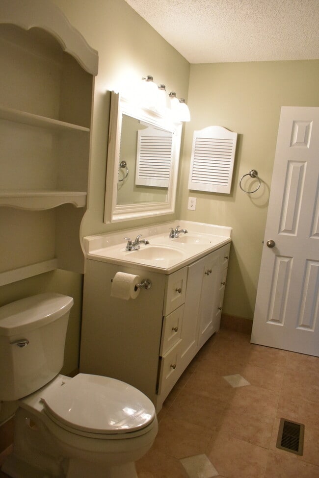 Photo - 2 Bedroom condo Minutes from Ft, Eustis