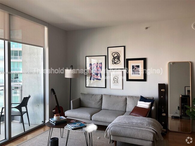 Building Photo - 90 SW 10th St Unit 2014 Rental