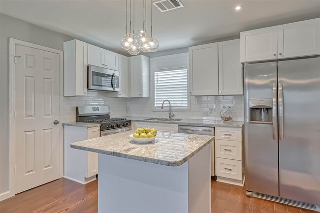 Photo - 3818 Noah St