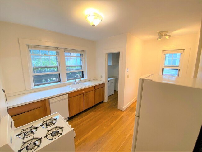 Building Photo - 160 Norfolk St Unit 3