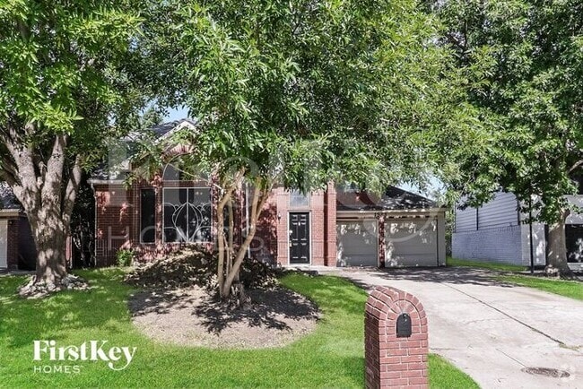 Building Photo - 1523 Stratford Dr Rental