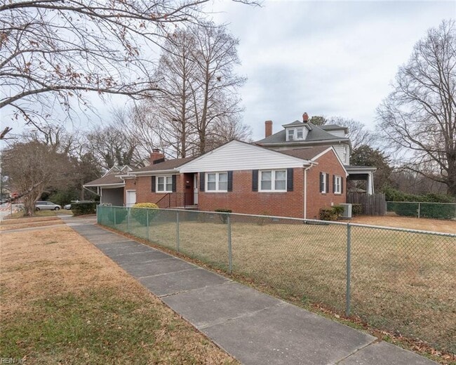 Photo - 3100 Norway Pl