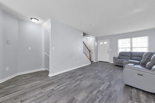 Photo - 8326 Bruntsfield Rd