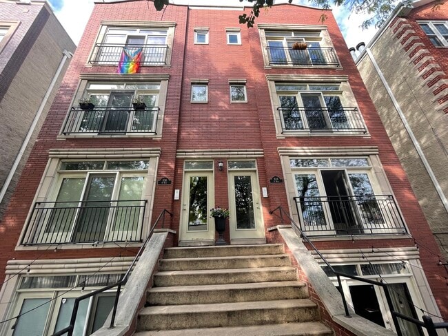 Building Photo - 938 N Wood St Unit 2