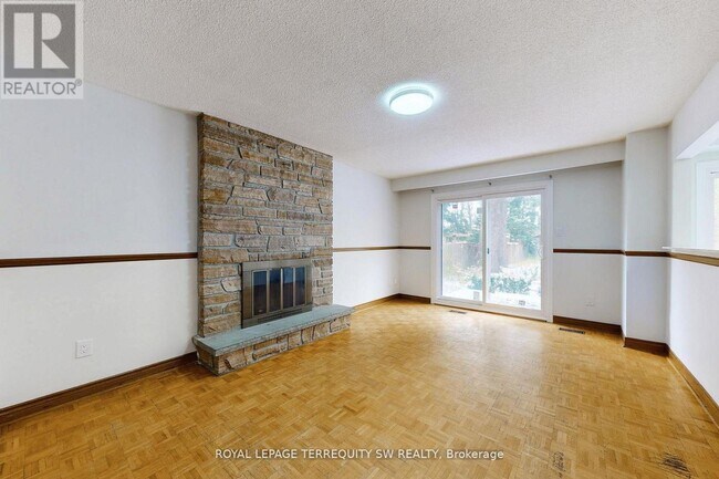 Photo - 327A Beechgrove Dr