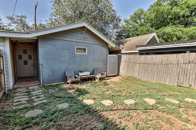 Building Photo - 1909 23rd St Unit Rear Rental