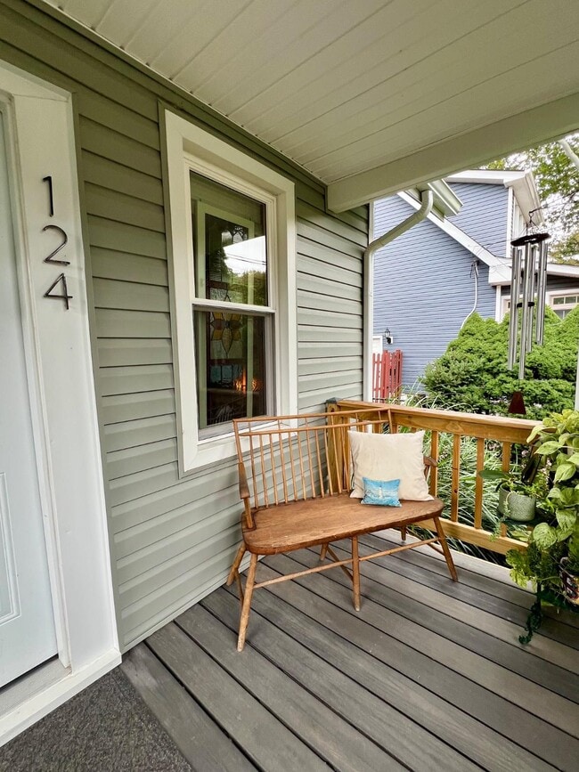 Photo - 124 W Franklin St