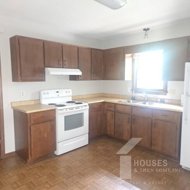 Photo - 130 Ashdown Dr