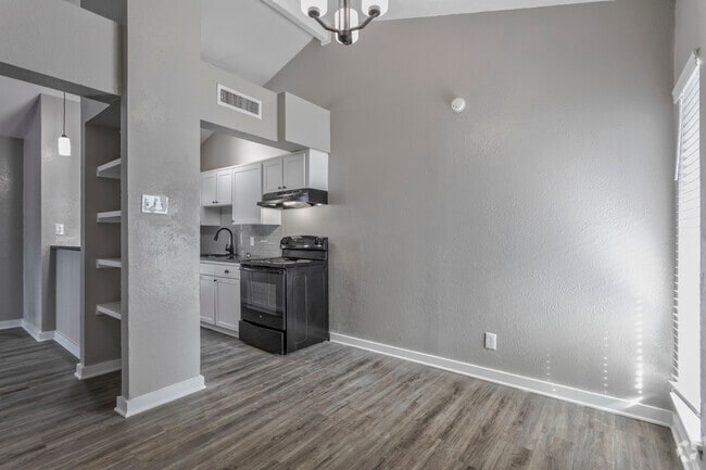 2BR, 2BA - 1059 SF B2T - Dining/Kitchen - Maverick Oak Lawn Townhomes