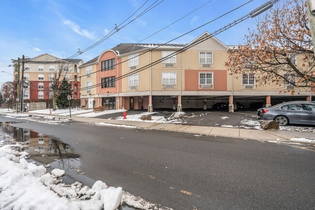 Photo - Riverside Apartments