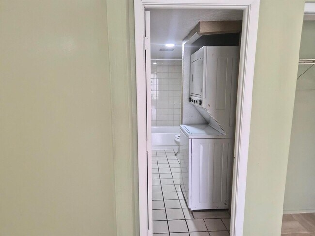 Photo - 4166 Inverrary Dr Unit 403