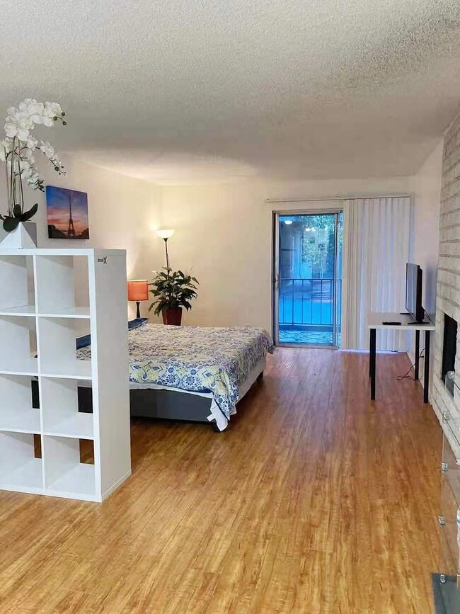 Building Photo - 11701 Texas Ave