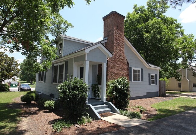 Building Photo - 3bed/2bath House off of Wire Road. Rental includes water!