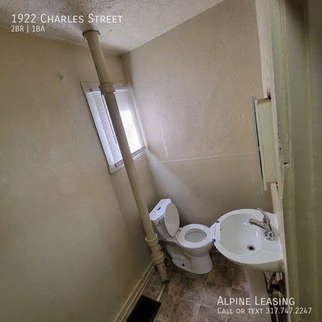 Photo - 1922 Charles St