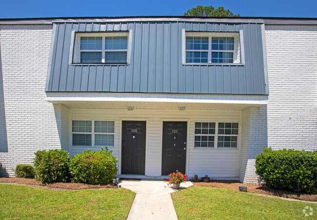 Front Facade - Amelia West Townhomes