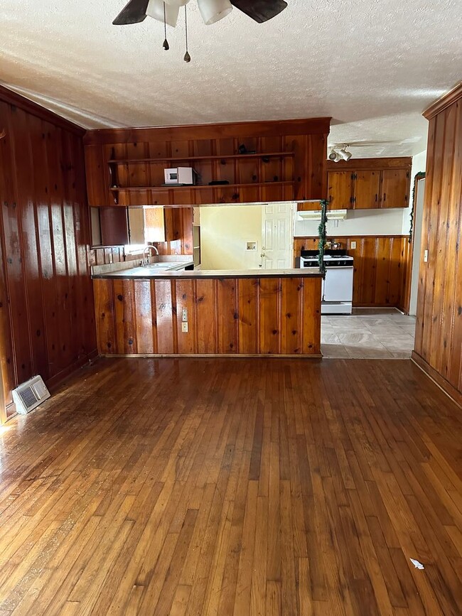 Photo - 245 Shady Cir