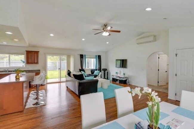Photo - 4 Bedroom 2 bath Home!