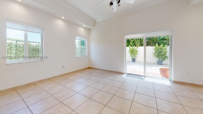 Photo - 323 SW 36th Ave