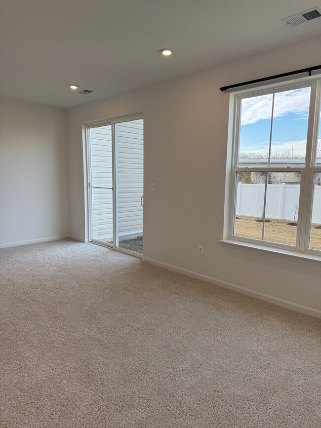 Photo - 208 Douglas Wy