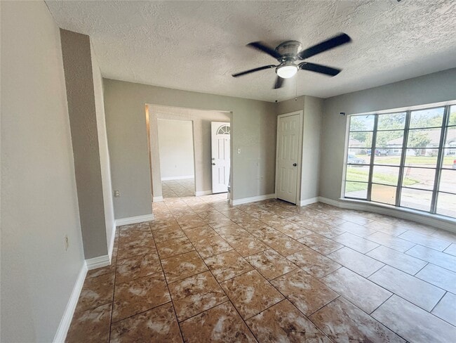 12211 Wessex Dr