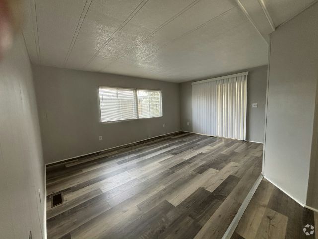 Building Photo - 2850 New Tampa Hwy Rental