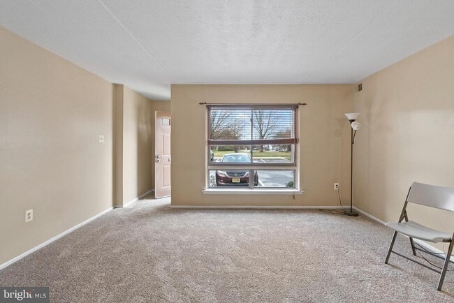 Building Photo - 211 James Ct