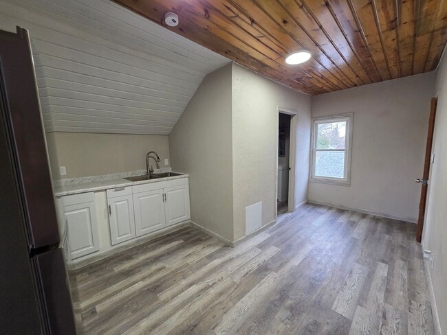 Photo - 618 North St Unit #B