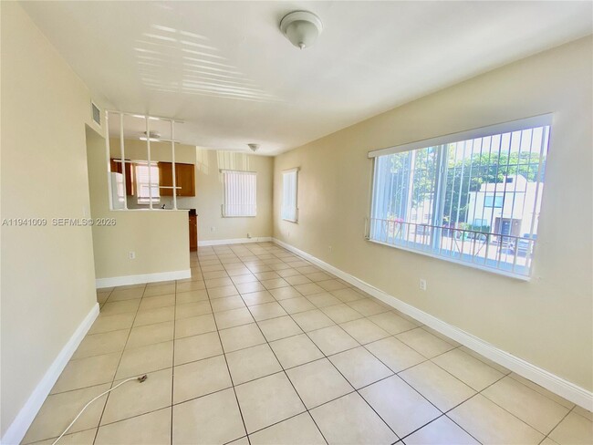 Photo - 930 SW 7th Ave Unit 3