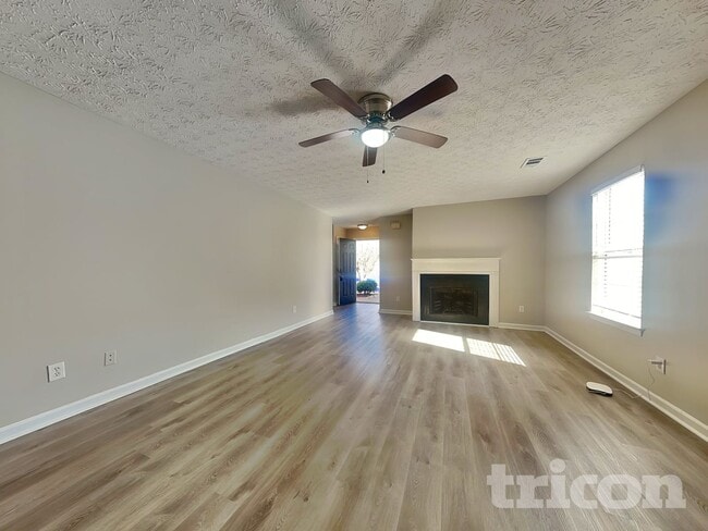 Photo - 1681 Riverchase Cir NE