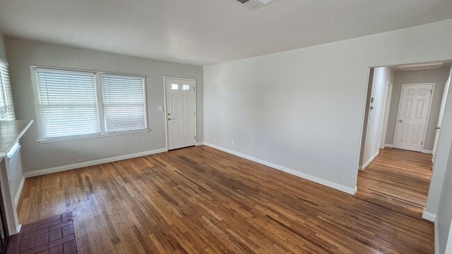 Photo - Beautiful 3 Bed 1 Bath House With Double Garage Available Now!