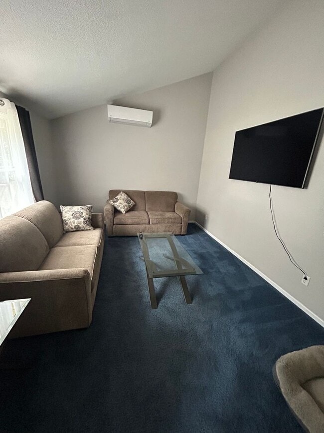 Photo - 3 Bedroom 1 3/4 Bathroom In Norwalk