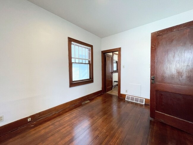 Photo - 111 E 9th Ave