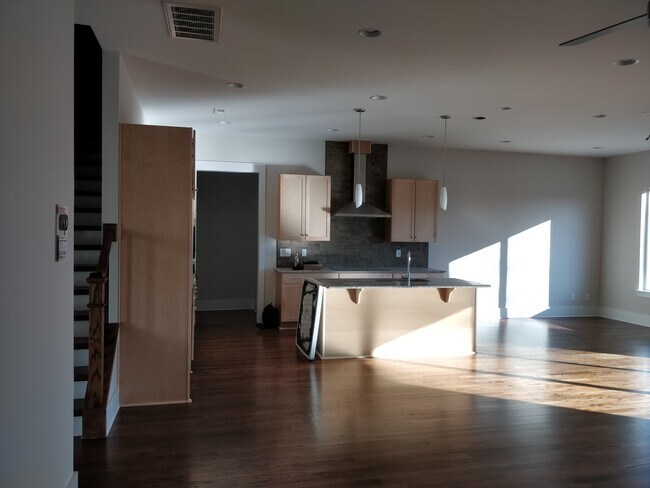 Photo - 2039 Cartier Wy