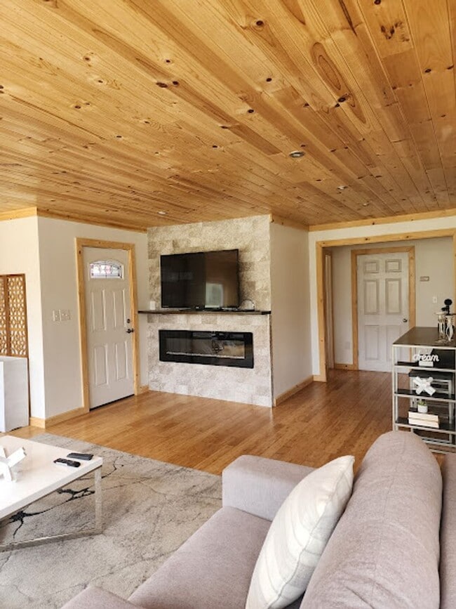 Photo - Long Realty & Property Management - Very Beautiful Cabin Close to Ski Resorts