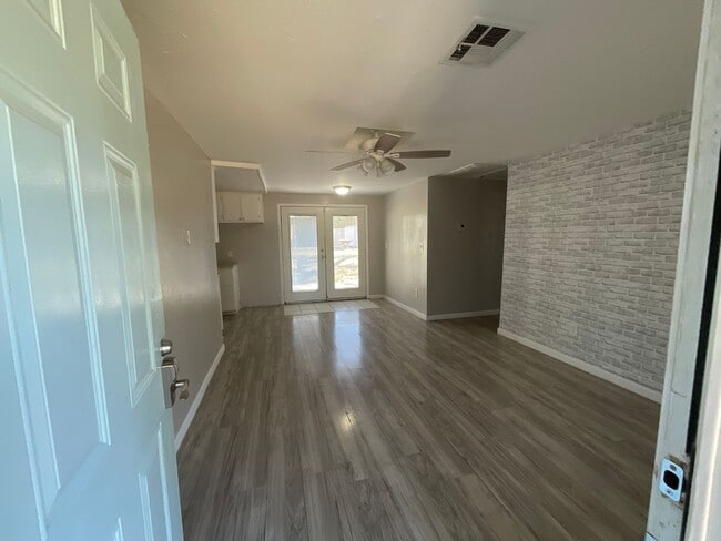 Photo - 1824 Lariet Ln