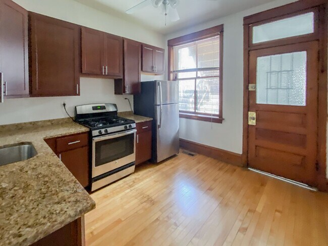 Photo - 3639 N Paulina St Unidad 3637-1