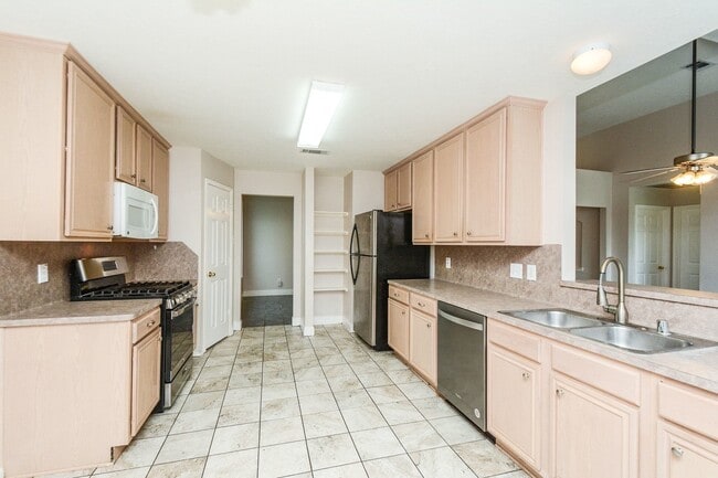 Building Photo - 19715 Lindenfield Ct