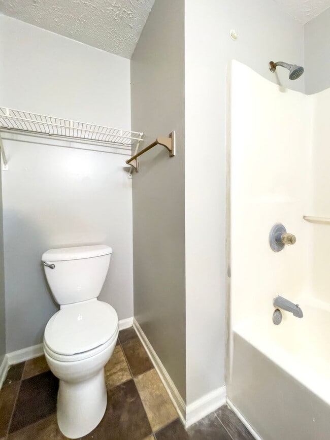 Photo - 114 E 8th St Unit Apt 1