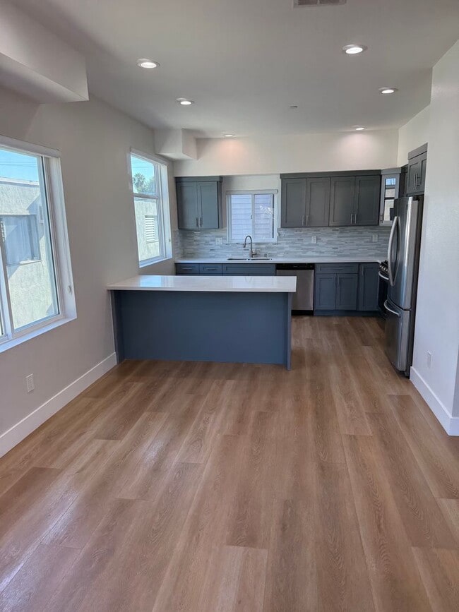Photo - 1147-1149 1/2 Tamarind Ave Unit 1147