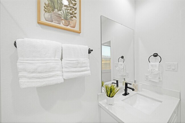 Photo - 2712 Nagle St