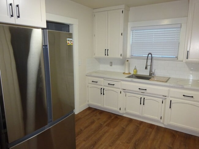 Photo - 2 bedroom, 1 bath in Land Park