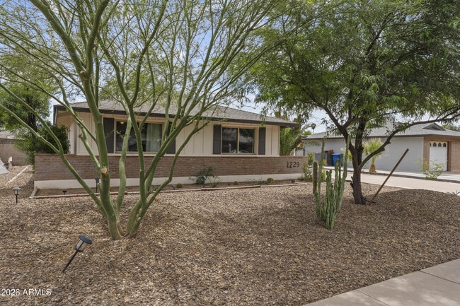 Photo - 1229 E Manhatton Dr