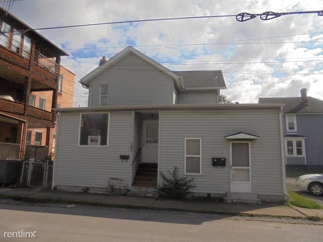 3 br, 1 bath Triplex - 125 North Chestnut ... - 3 br, 1 bath Triplex - 125 North Chestnut ... Condo