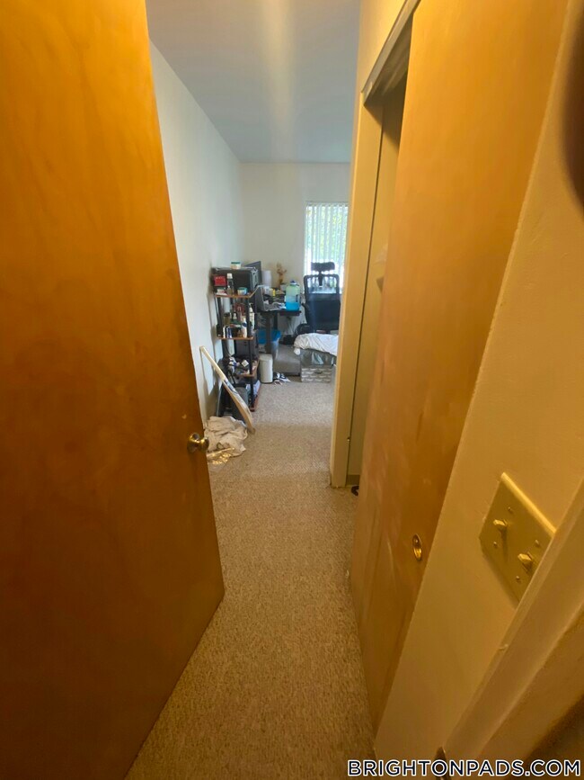 Building Photo - 146 N Beacon St