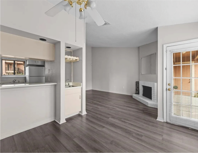 Fenced in back patio - 652 Grenadine Ct